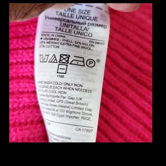 NWT Merino Wool Blend Pink Scarf by Gap● - Picture 7 of 8